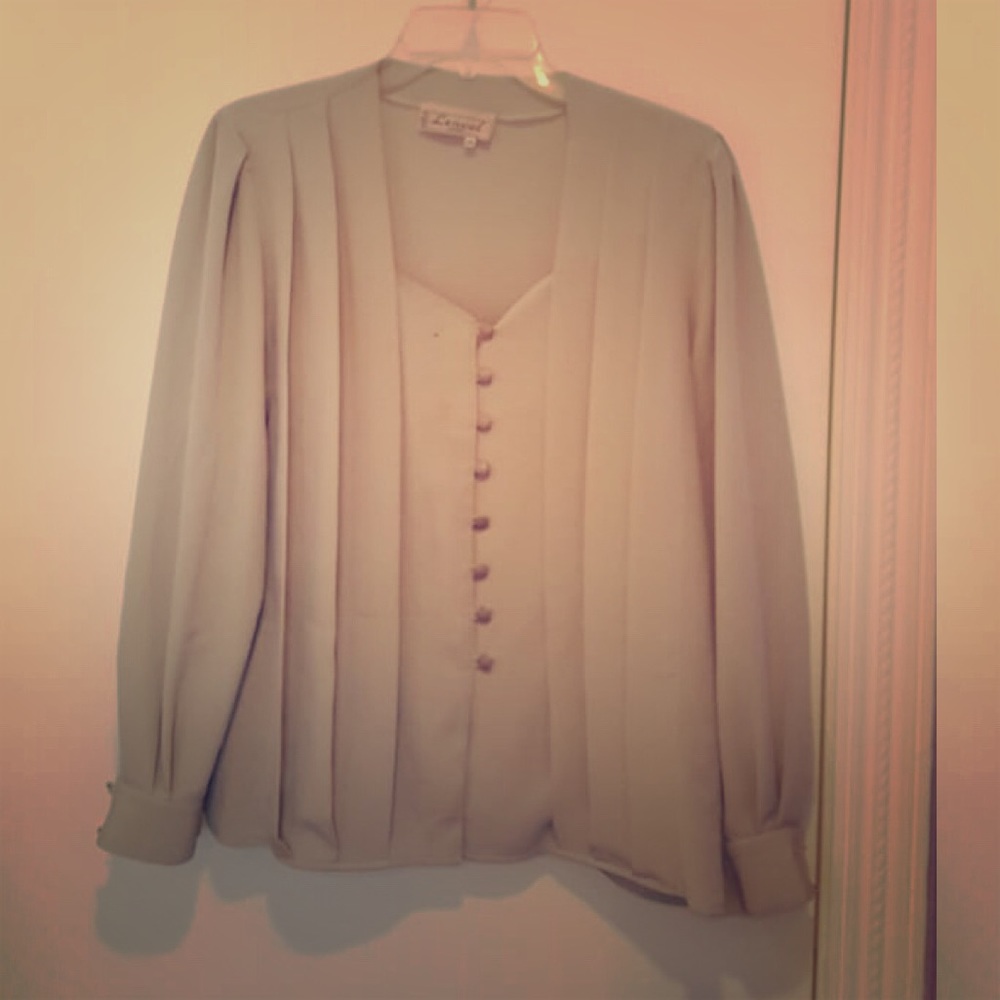 Women’s light grey blouse